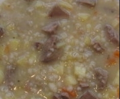 Graupensuppe mit Mettenden