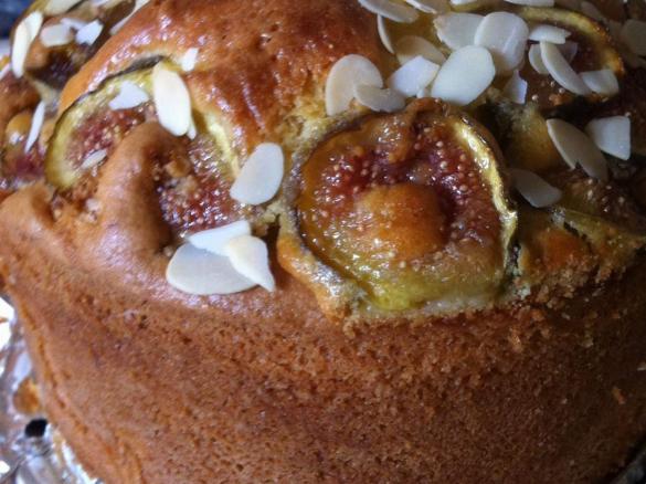 KLEINER SÜßER FEIGEN RÜHRKUCHEN