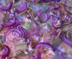 Variation von Low carb Flammkuchen mit Camembertauflage