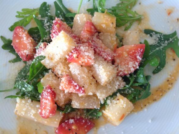 Spargelsalat mit Erdbeeren