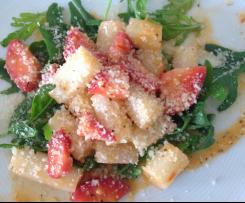 Spargelsalat mit Erdbeeren