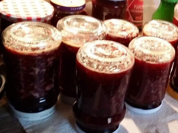 Milka-Kirschmarmelade ( mit Kokosflocken)