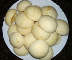 Käsebällchen (Pao de queijo)