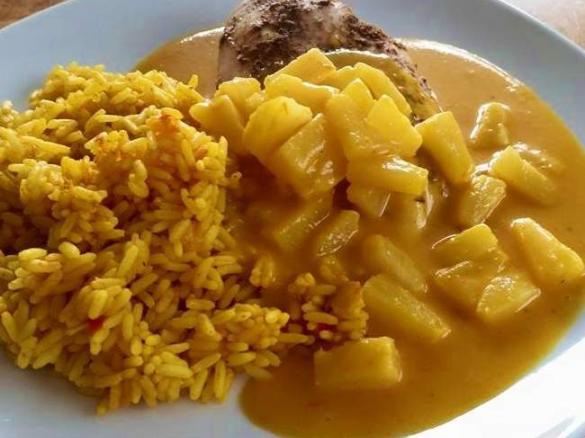 Hähnchen in Gemüserahm "Curry-Ananas"