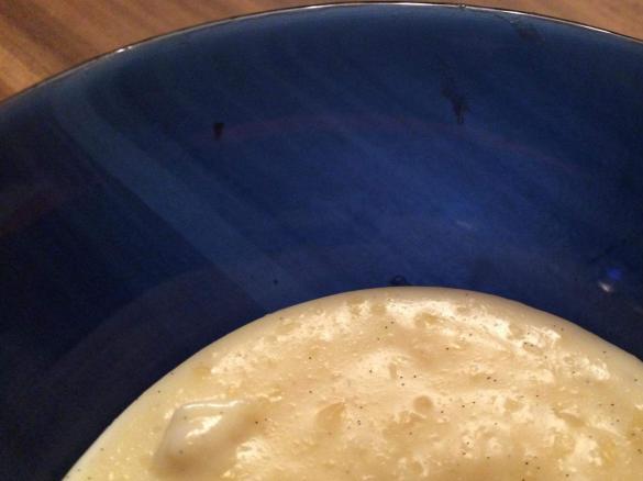 Variation von Vanillepudding (Mandelpudding)