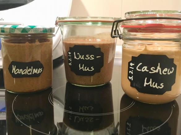 Nussmus in den Sorten Haselnuss, Cashew und Mandel