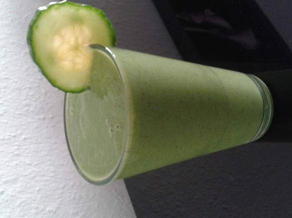 Süßlicher Gurkensmoothie - erfrischend lecker