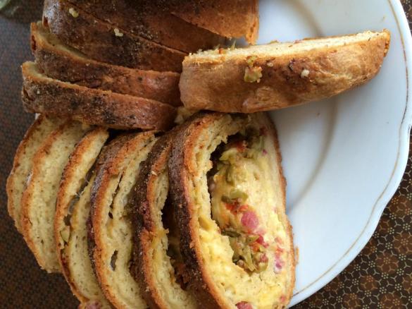 Gefülltes Brot, passt gut zum Grillen
