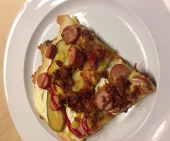 Variation Flammkuchen Hot-Dog Style auf dem TPC Zauberstein gebacken