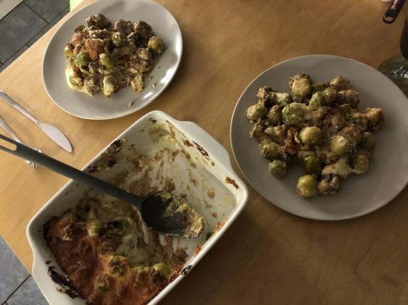 Rosenkohl-Hackbällchen Auflauf Low Carb