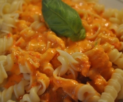 Pasta in Paprika-Cheddar-Soße