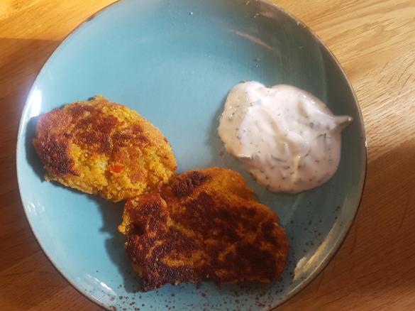 Kichererbsenfladen mit Joghurt-Dip