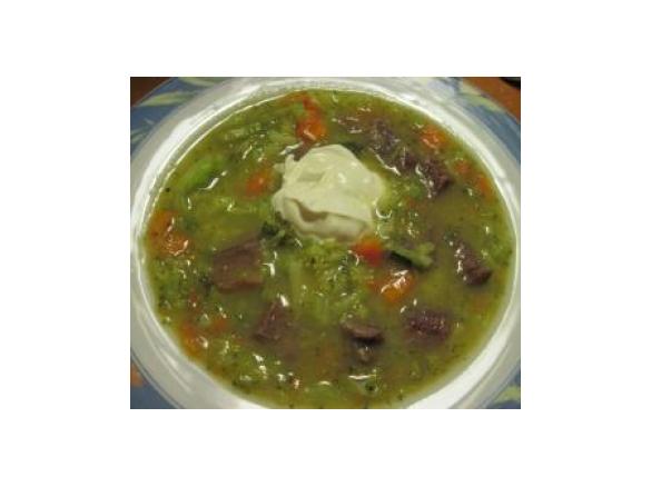 Suppenfleisch in pikanter Gemüsesuppe