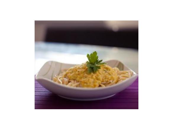 gelbe Zucchini Sauce mit Spaghetti