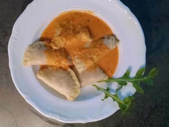 gefüllte Nudeltaschen mit Tomaten Frischkäse Soße- All in One