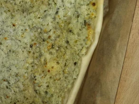 Kräuterfladen (ähnlich Flammkuchen)