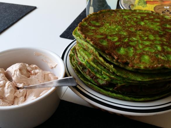Bärlauch-Pfannkuchen mit Ziegenkäse-Dip
