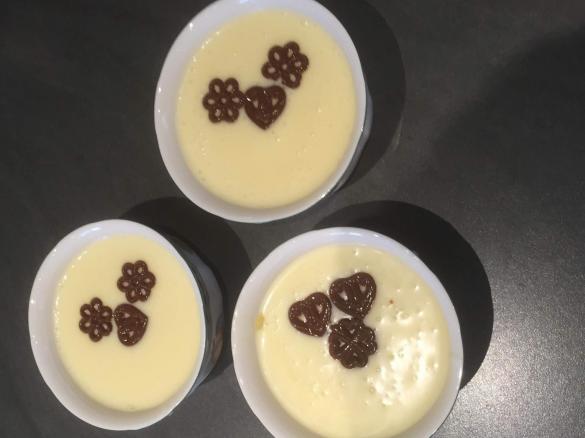 Pfirsich-Weisswein-Creme mit Schmand