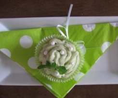 Biskuittörtchen mit Minz-Buttercréme