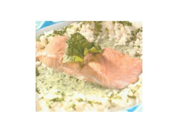 Variation von Lachsfilet mit Sauerampfersauce