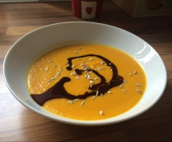 Süßkartoffel-Apfel-Karotten Suppe