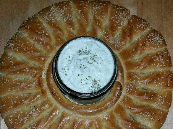 Brötchensonne / Brötchenrad mit Dip