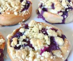 Blaubeer-Vanille-Schnecken mit Streuseln