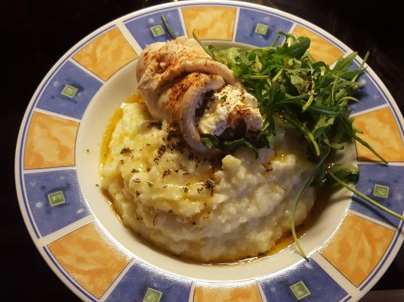 Blumenkohlpüree mit Putenröllchen (low carb)