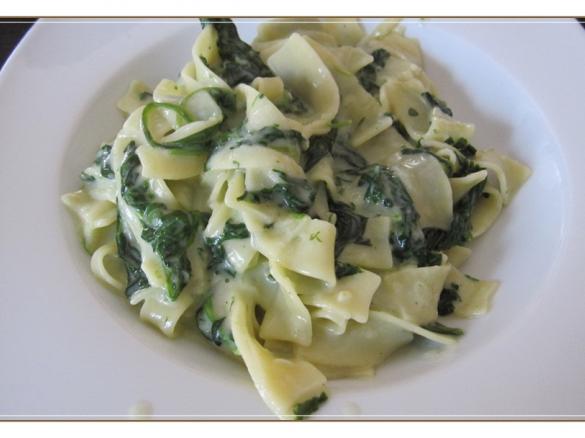Penne mit Spinat-Gorgonzola-Sauce