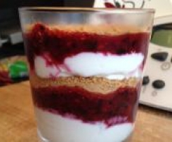 Quarkdesert mit Amarettinibröseln