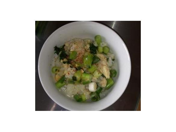 Variation von Thailändische Reissuppe mit Huhn  -  (Khao Tom)
