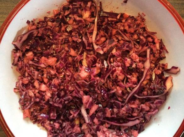 Variation von Rotkohlsalat Sansibar