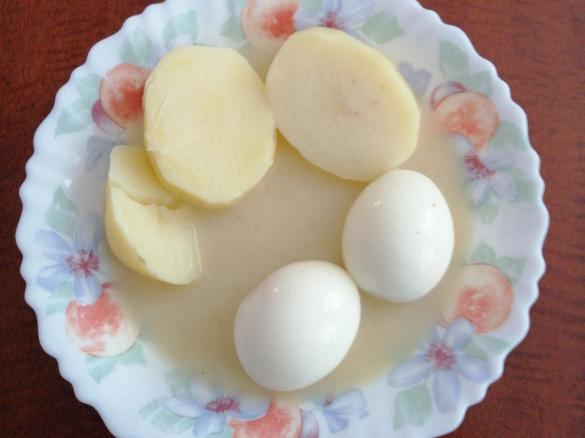 Saure Eier mit Kartoffeln