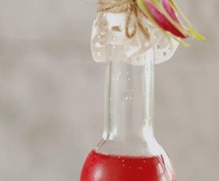 Variation von Rosenwasser und Rosensirup