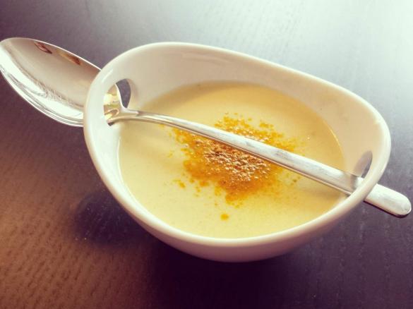 Variation von Apfel Sellerie Suppe (vegan)