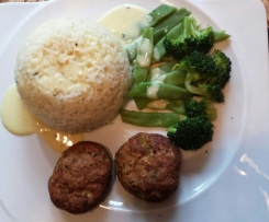 Fischfrikadellen mit Reis, Gemüse und Curry-Ingwer-Sauce (angelehnt an das Rezept Finessen 2/2015)