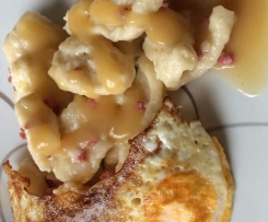 Mehlklöße mit Speck und Spiegelei 