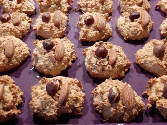 Nuss- / Mandelmakronen mit Marzipan