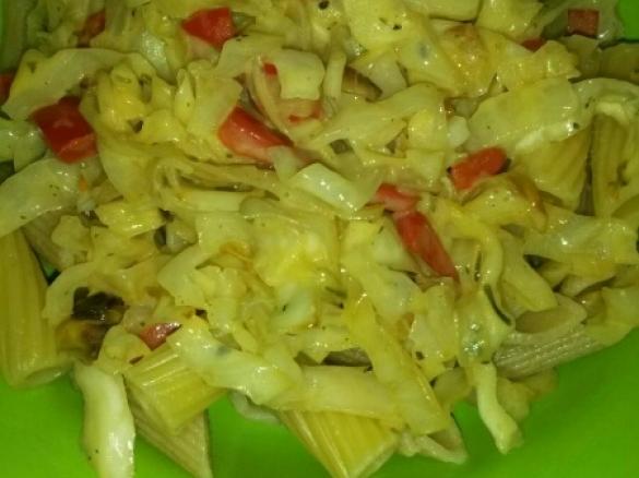 Pasta mit Spitzkohl-Sahnesoße vegan