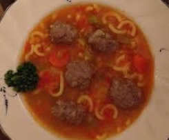 Gemüsesuppe mit Nudeln u Klößchen (Hackbällchen)