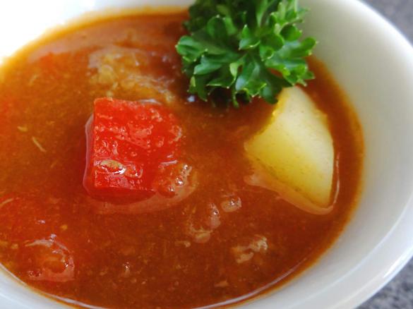 kräftige Gulaschsuppe