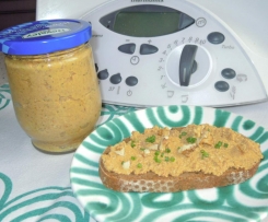 Variation von Sellerie-Möhren-Walnuss-Aufstrich mit TOFU