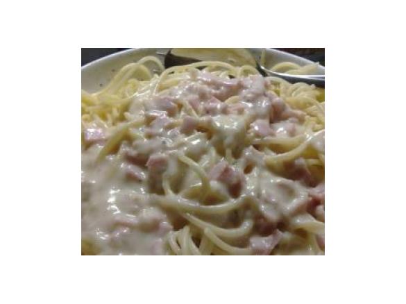 Spaghetti mit Käsesoße 