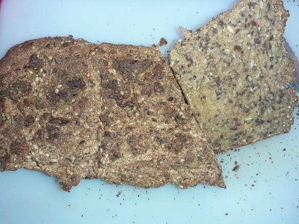 Dinkel-Buchweizen-Brot mit Hanf