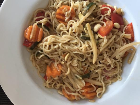 Asiatische/Chinesische Nudelgemüsepfanne