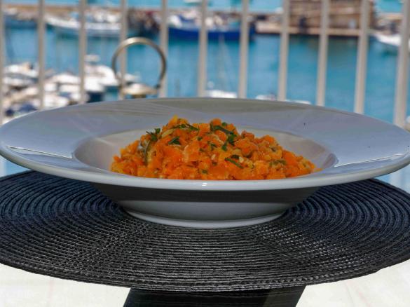 Zucchini-Möhren-Salat mit Zwiebeln