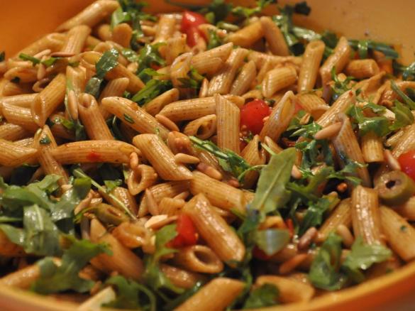 Mediterraner Nudelsalat