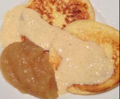 **Quark-Keulchen** mit Vanillesoße und Apfelmus