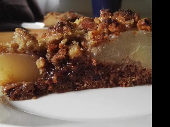 Variation von Kirschkuchen schwarz  aus dem Bayerischen TM-Kochbuch mit Birne und Walnuss