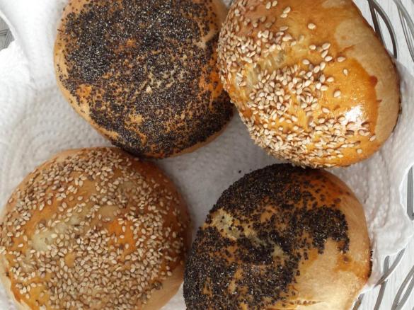 Fluffige Mohn- und Sesambrötchen 